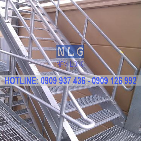 Ứng dụng tấm sàn grating làm bậc thang 