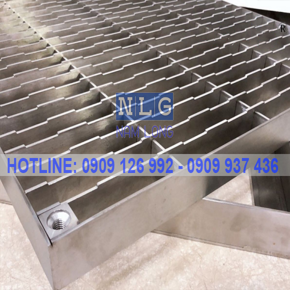 Tấm sàn grating inox làm nắp mương 